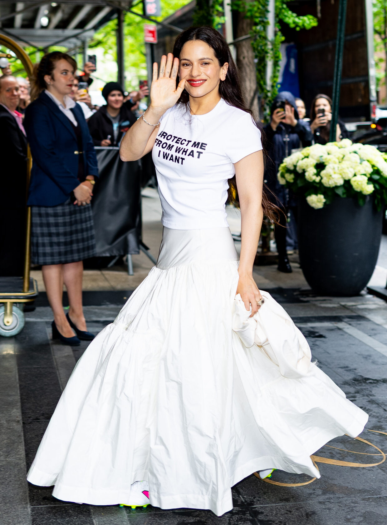 como rosalía divulgou lux pelos seus looks looks da rosalía lux