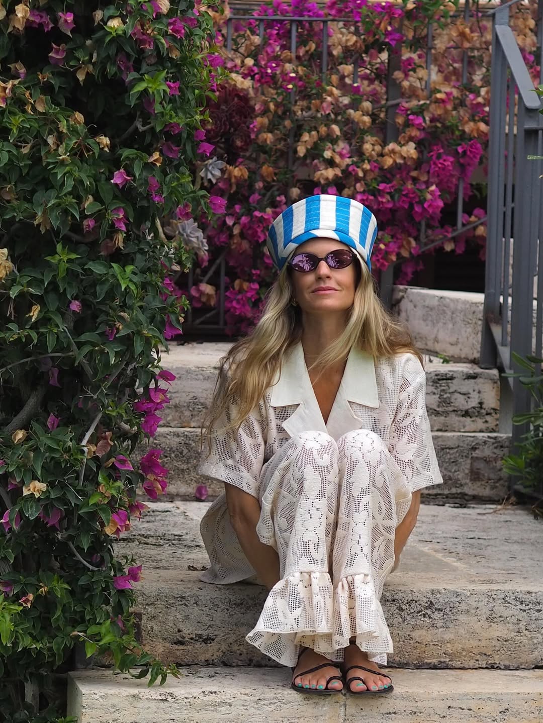 Chapéu de marinheiro: 7 looks para mergulhar na tendência chapéu de marinheiro