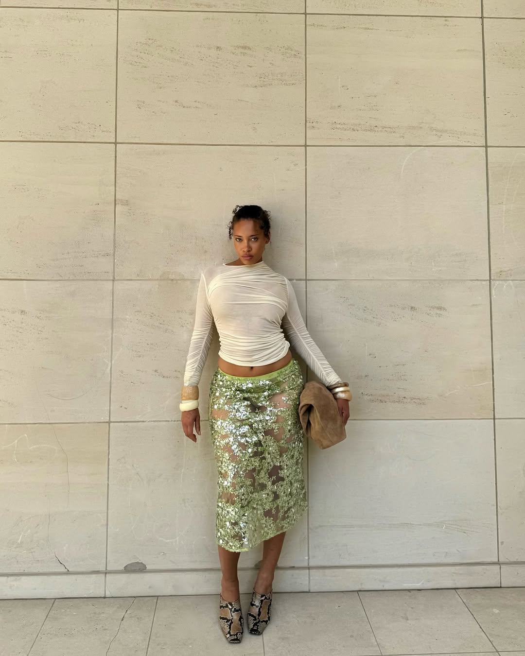 looks com saia de paetê