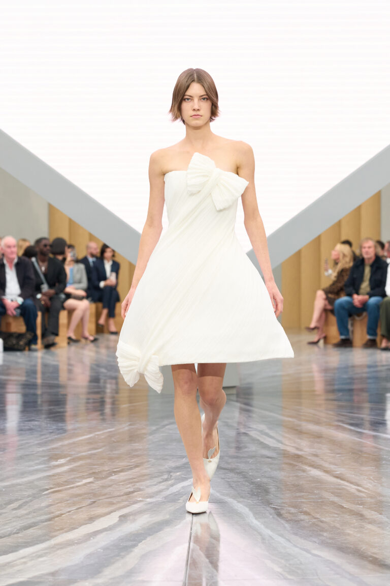 tendencias de verao 2026 DIOR W RTW SS26 LOOK 01