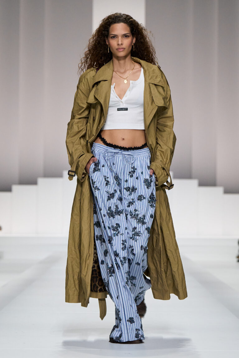 tendencias de verao 2026 dolce gabbana verao 2026 –DG WOMAN SHOW SUMMER 2026 PHOTO GORUNWAY LOOK 17