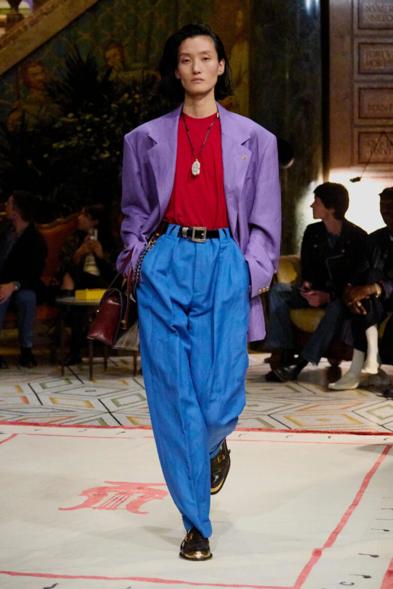 tendencias de verao 2026 versace spring 2026