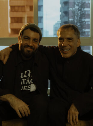 Kiko Dinucci e Arnaldo Antunes, em um dos episódios de Som na Sala