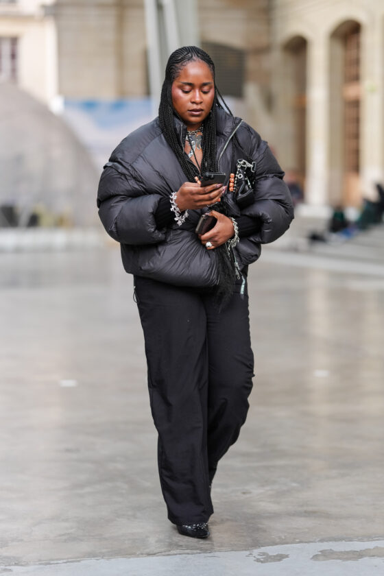 5 maneiras estilosas de incluir as jaquetas acolchoadas no office look jaquetas acolchoadas no office look