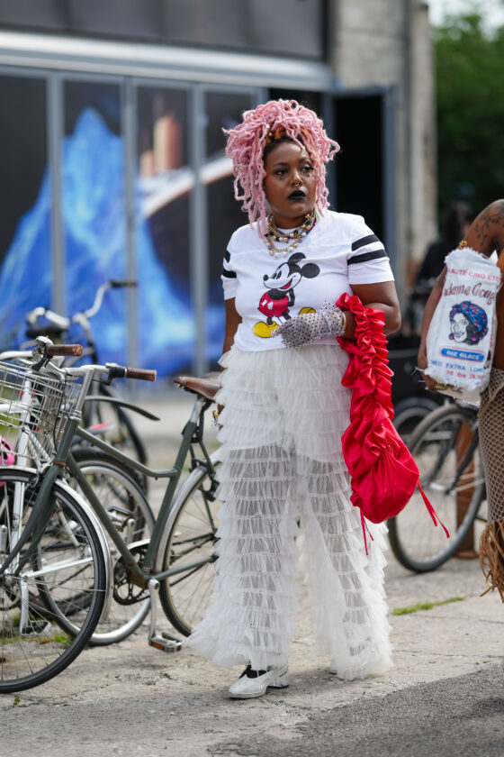 É assim que as fashionistas estão usando a calça transparente no dia a dia look com calça transparente