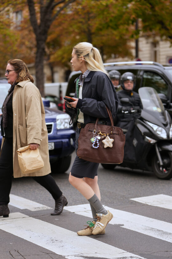 6 peças de camurça que valem o investimento nessa temporada peças de camurça