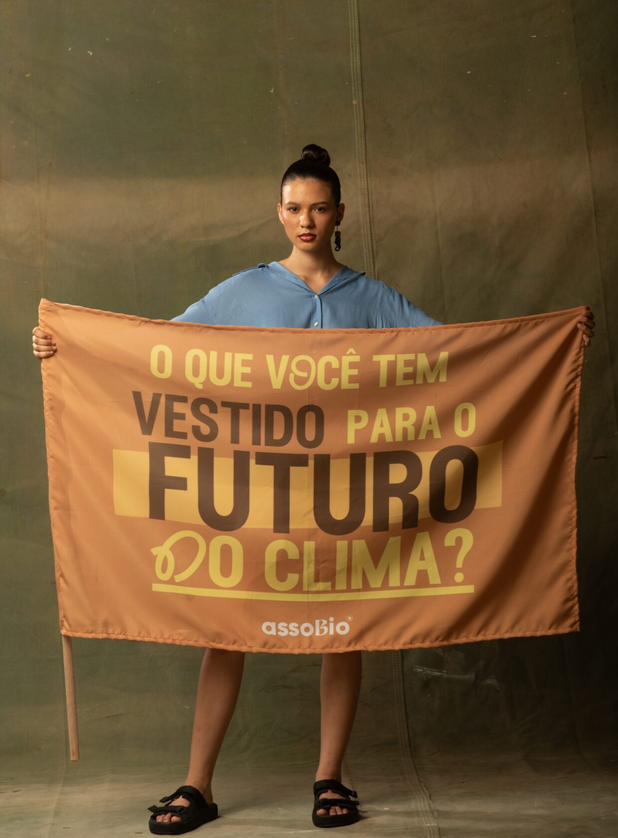 Moda na COP30: Um dos poucos eventos sobre moda na COP30: desfile-manifesto “Vestir Amazônia, Reflorestar o Clima”, organizado pela AssoBio e pela Riachuelo.