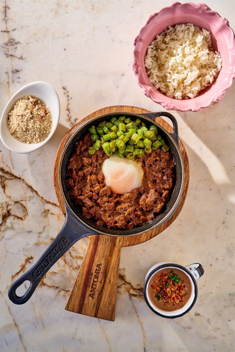 Menu executivo A Casa de Antonia Picadinho com ovo poche servido com arroz branco e vagem Cred Estudio Mio 8