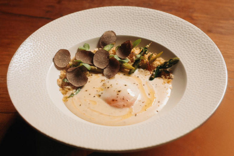 Menu executivo Tartuferia Uovo Tartufaio com Trufa Negra Credito Juliana Primon