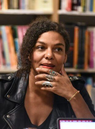 "O racismo é uma coisa branca. É o fardo das pessoas brancas", diz Nadia Yala Kisukidi Nadia Yala Kisukidi