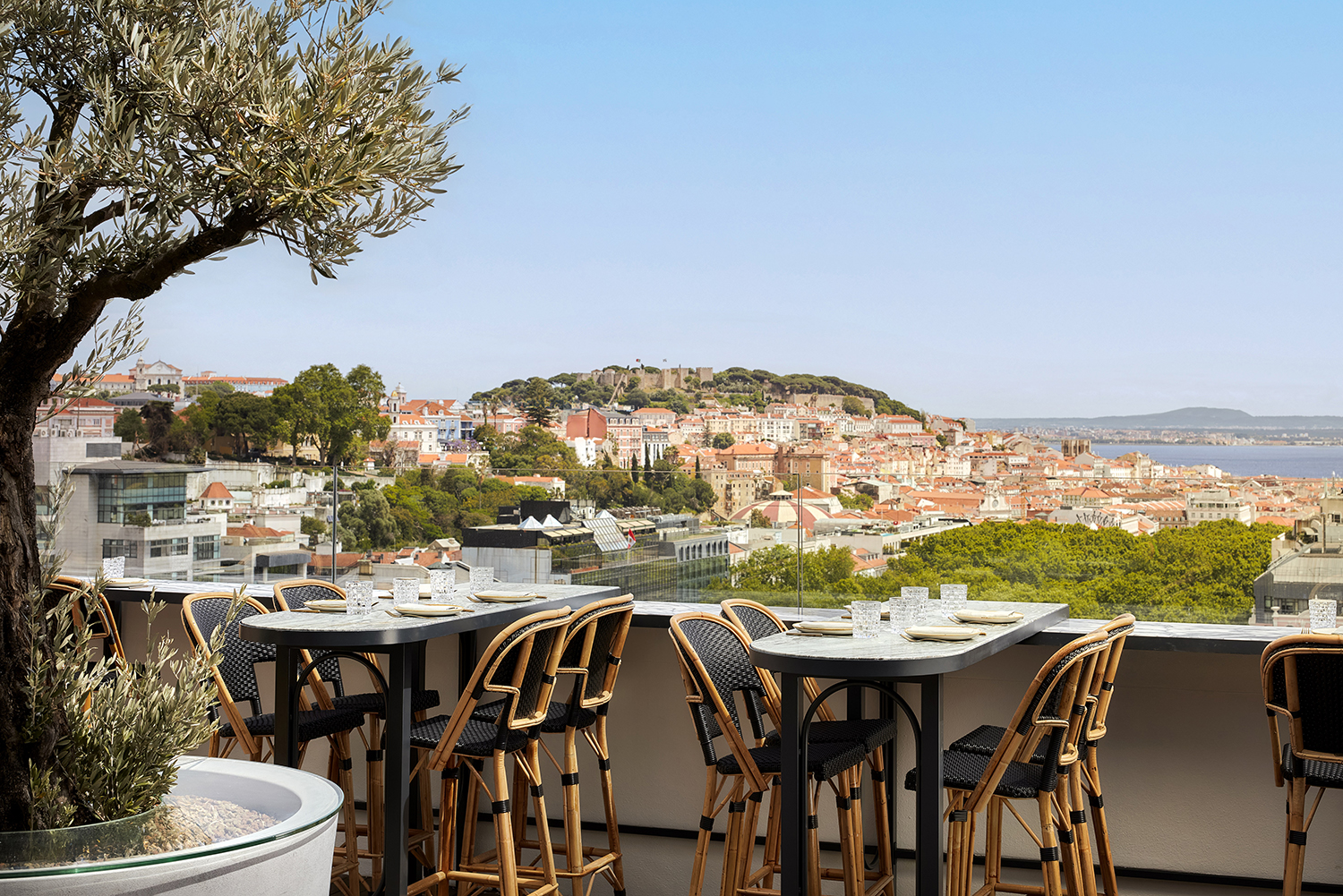 Histórico hotel em Lisboa une tradição e modernidade SEEN Sky Bar Day 2 1