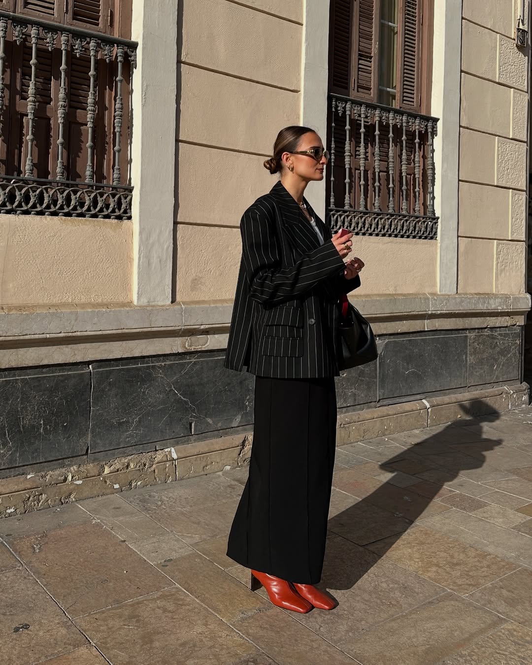 looks com saia e bota