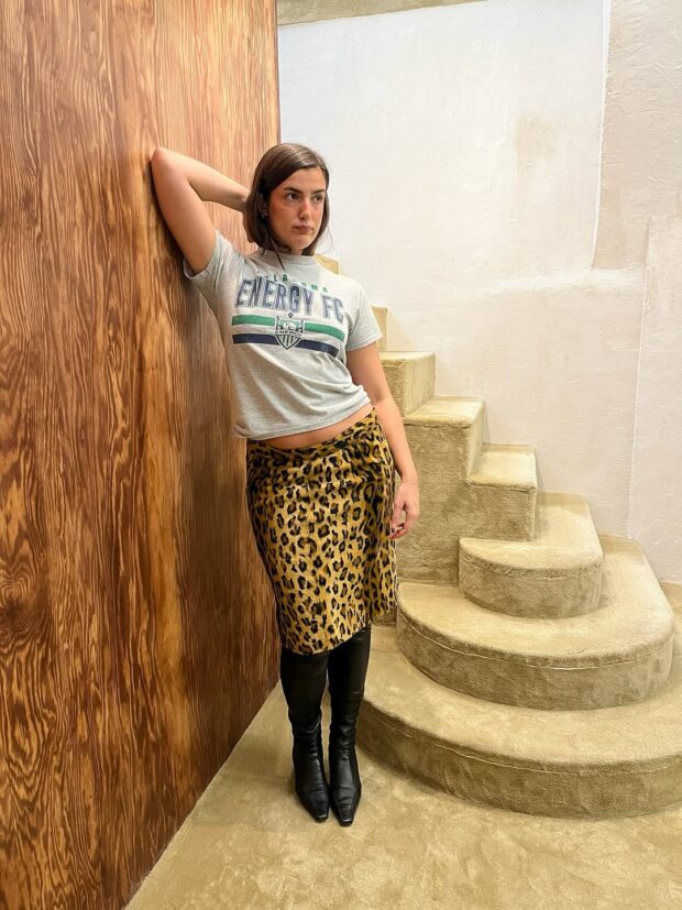 Listamos 5 looks com saia e bota para você testar esta combinação looks com saia e bota