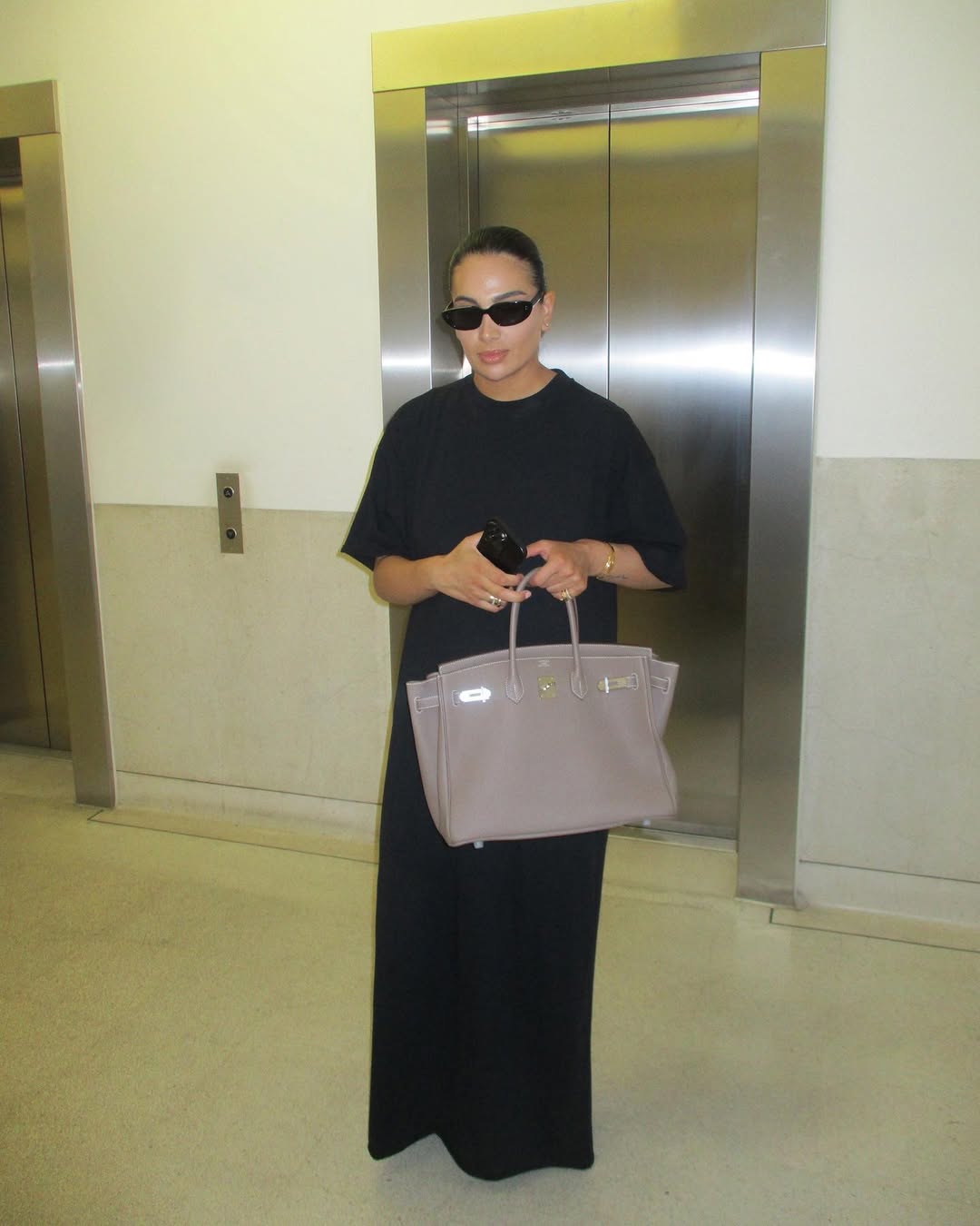 Vestidos versáteis que vão do trabalho ao lazer e garantem um espaço cativo no guarda-roupa vestidos versáteis