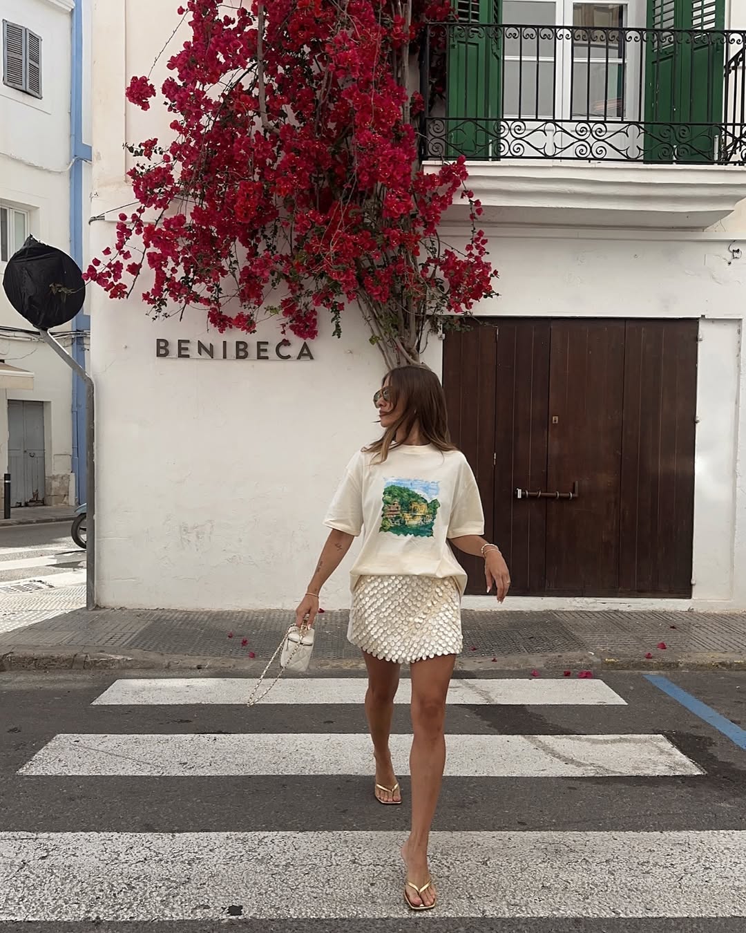 looks com sandalias metalizadas