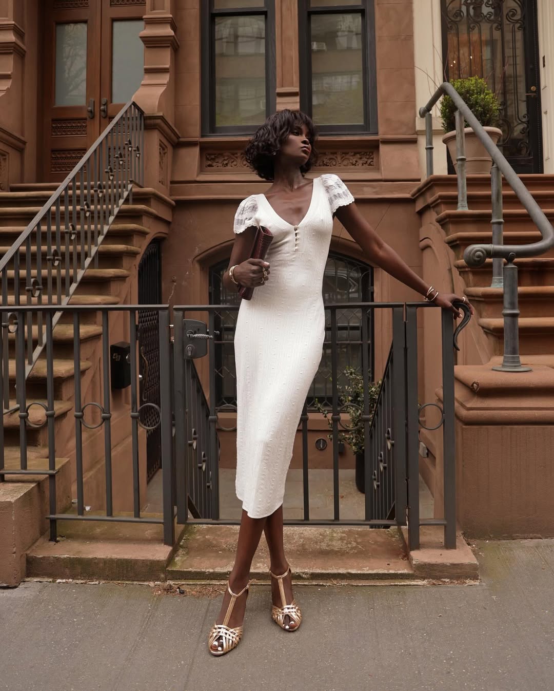 looks com sandalias metalizadas