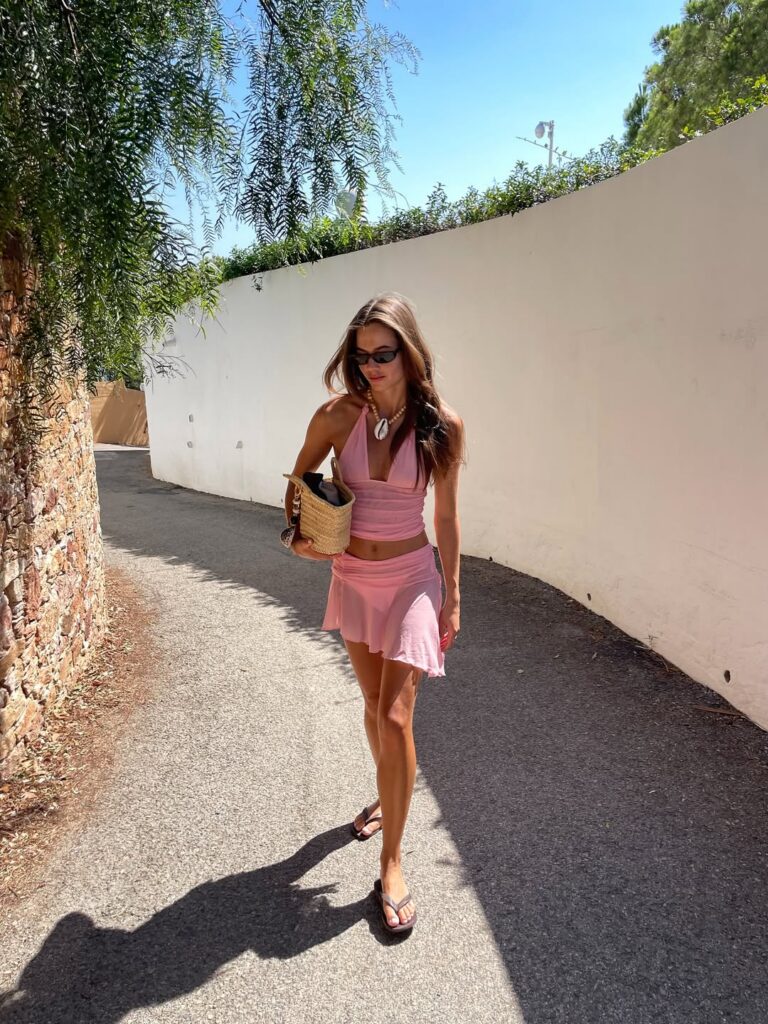 5 looks de praia que vão fazer bonito na areia looks de praia para usar neste verão 2026