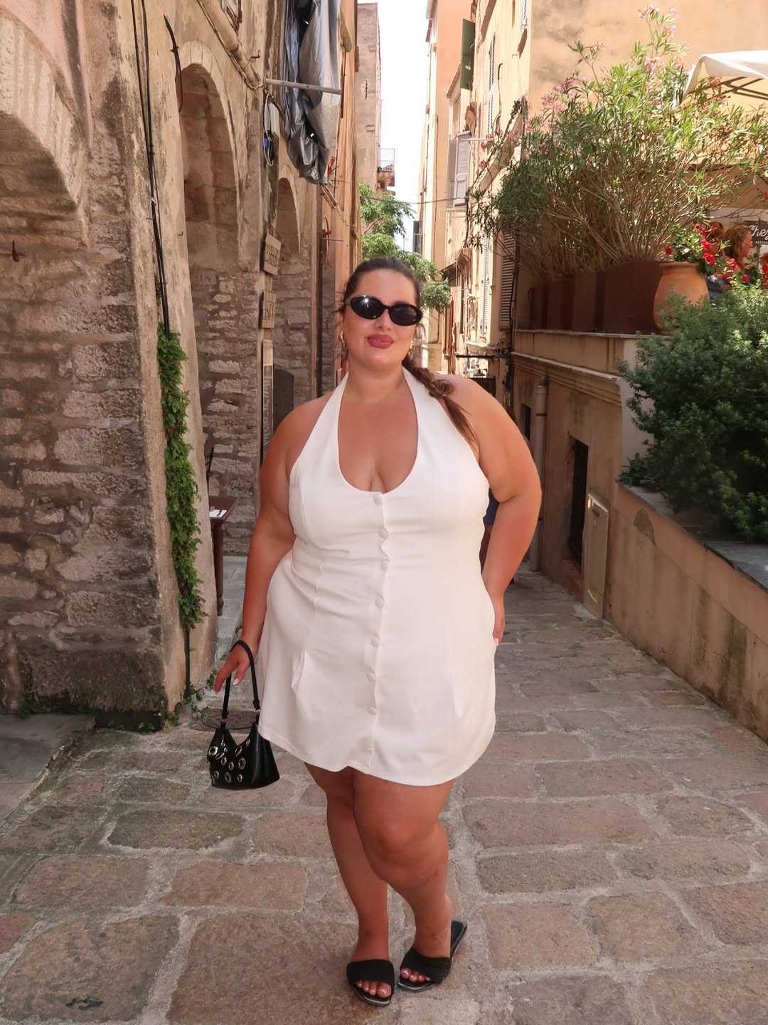 Vestidos versáteis que vão do trabalho ao lazer e garantem um espaço cativo no guarda-roupa vestidos versáteis