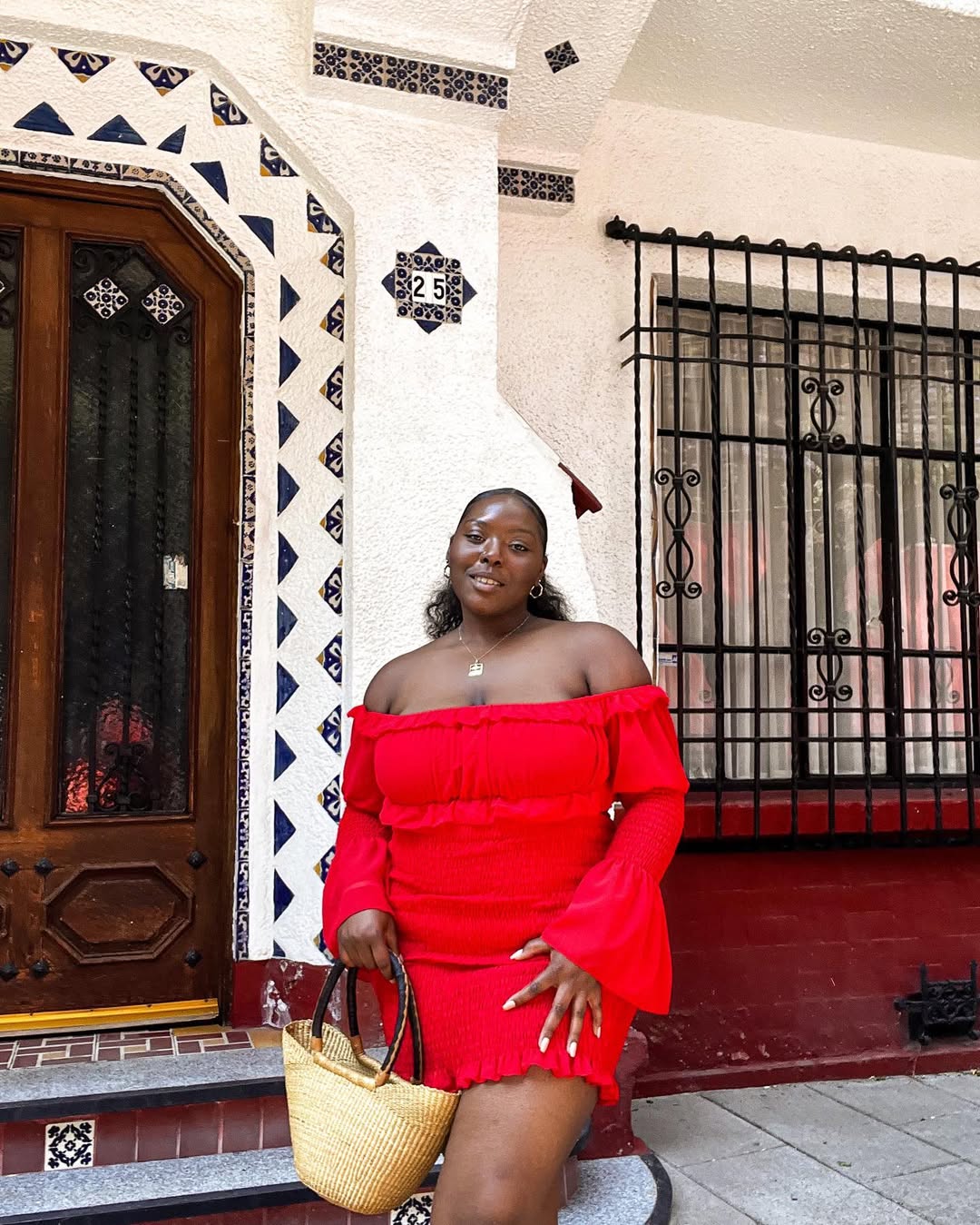 6 looks com vermelho-tomate para você se apaixonar pela cor tendência looks com vermelho-tomate