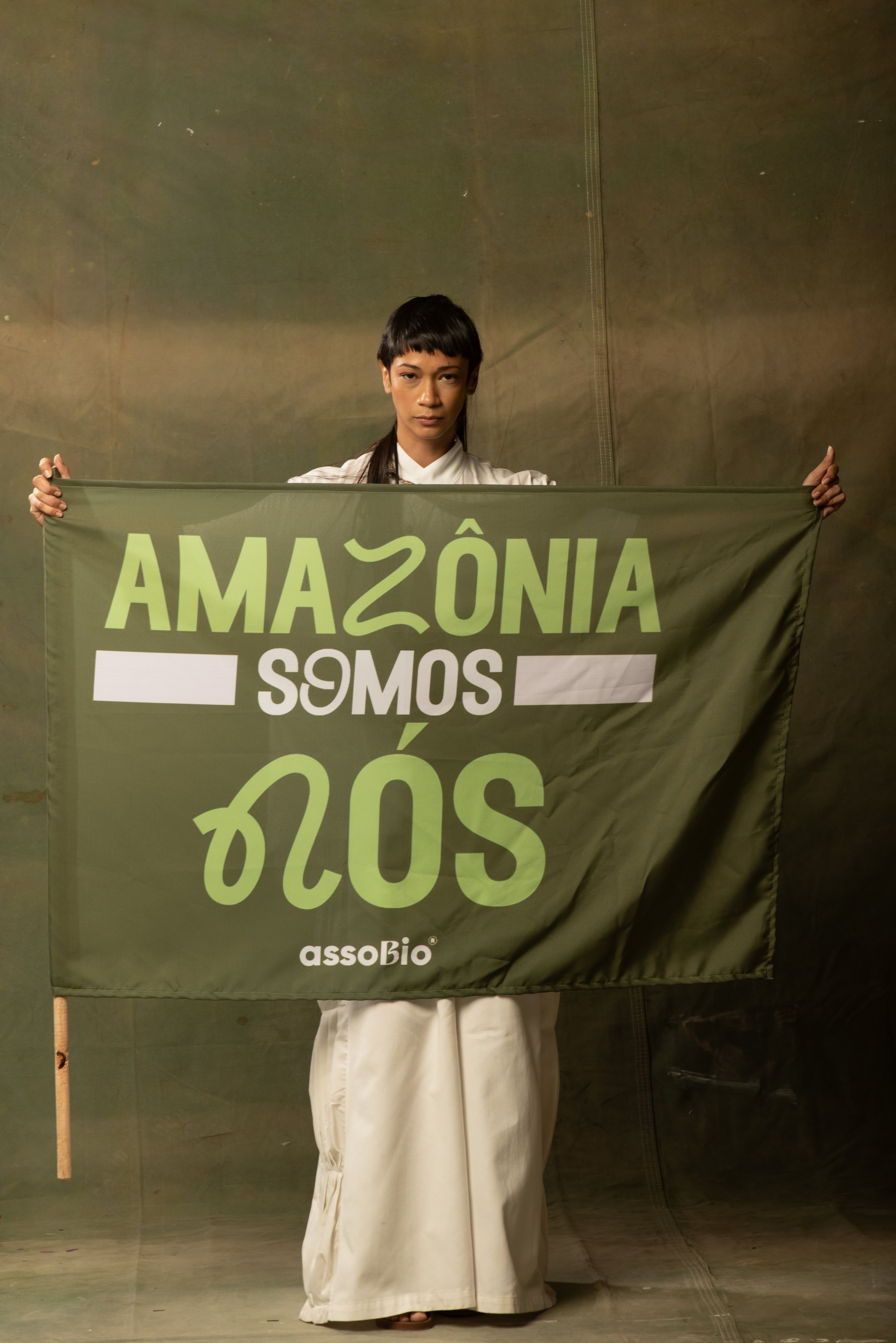 O que está por trás da presença tímida da moda na COP30 Moda na COP30: Um dos poucos eventos sobre moda na COP30: desfile-manifesto “Vestir Amazônia, Reflorestar o Clima”, organizado pela AssoBio e pela Riachuelo.