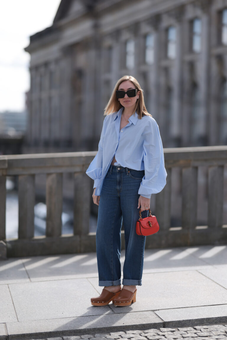 5 jeitos de usar tamanco agora tamanco 2611 GettyImages 2140524624