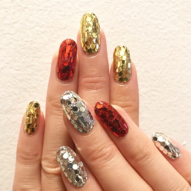 Unhas decoradas vermelho com dourado: 8 inspirações para o Natal unhas decoradas vermelho com dourado