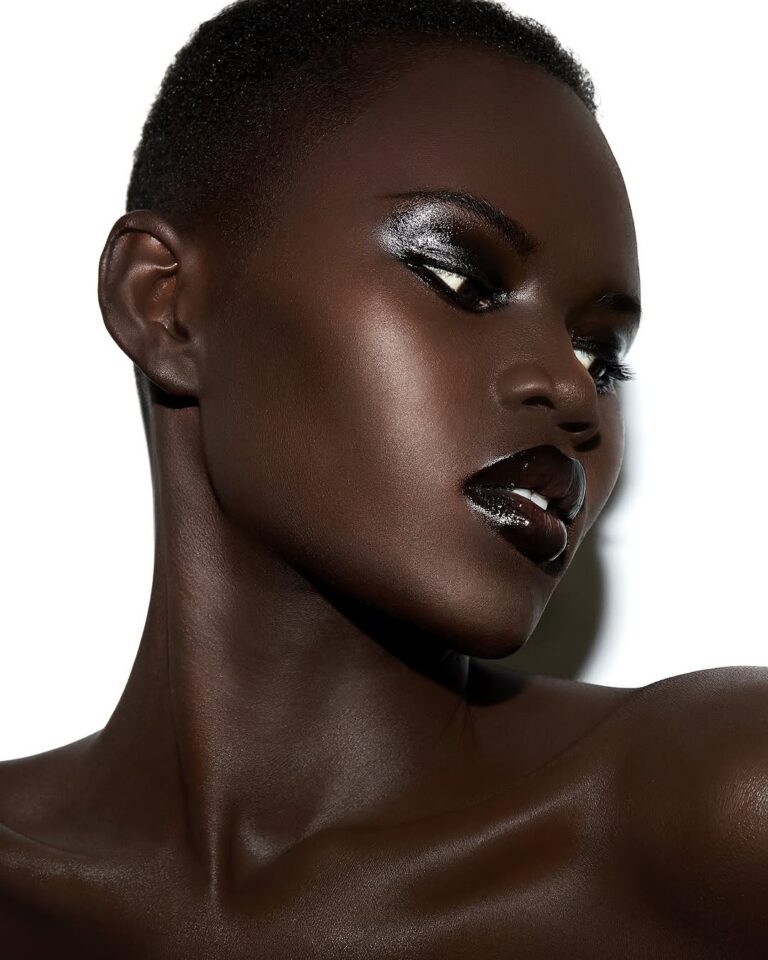 Seria 2026 o ano da maquiagem gótica? 7 inspirações para entrar no mood maquiagem gótica