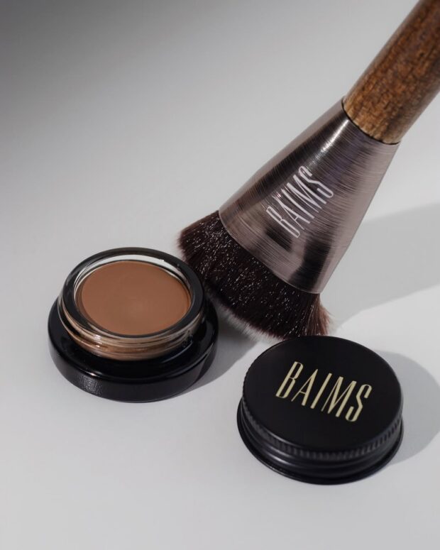 Listamos 10 maquiagens multifuncionais para simplificar o nécessaire do verão maquiagens multifuncionais