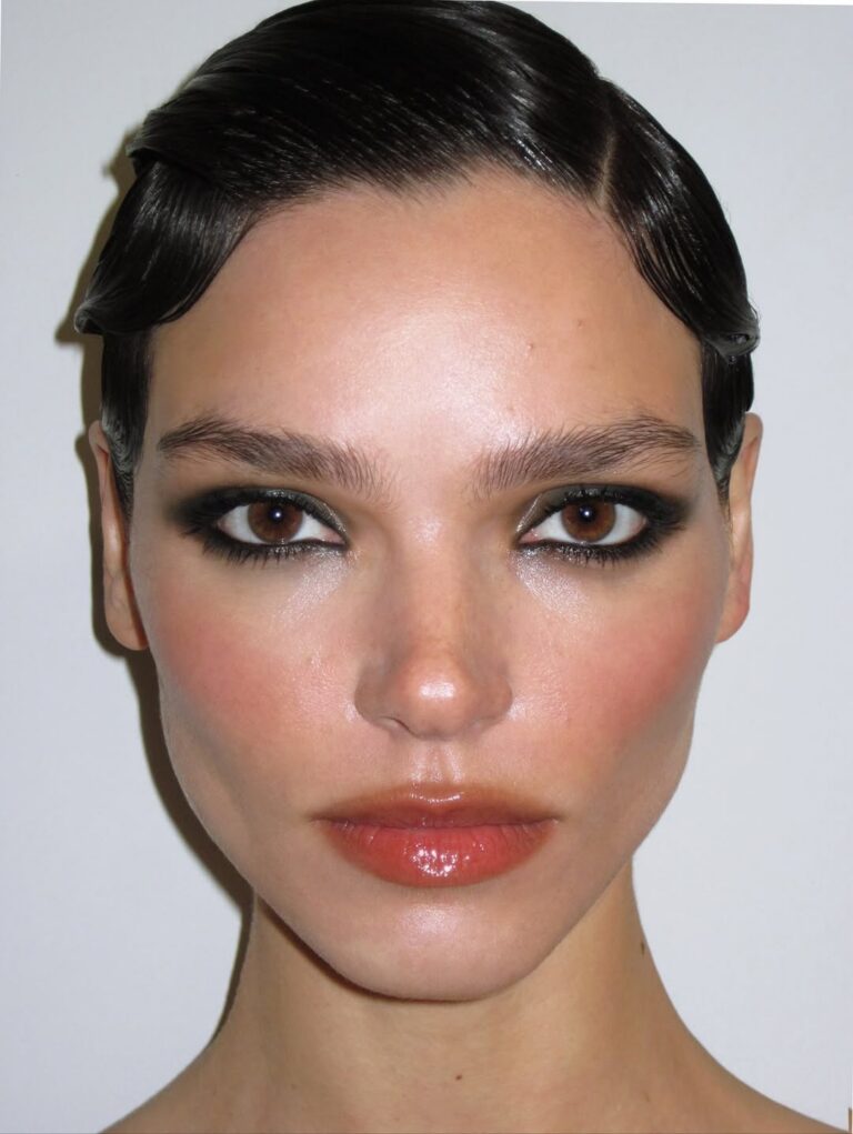 Seria 2026 o ano da maquiagem gótica? 7 inspirações para entrar no mood maquiagem gótica