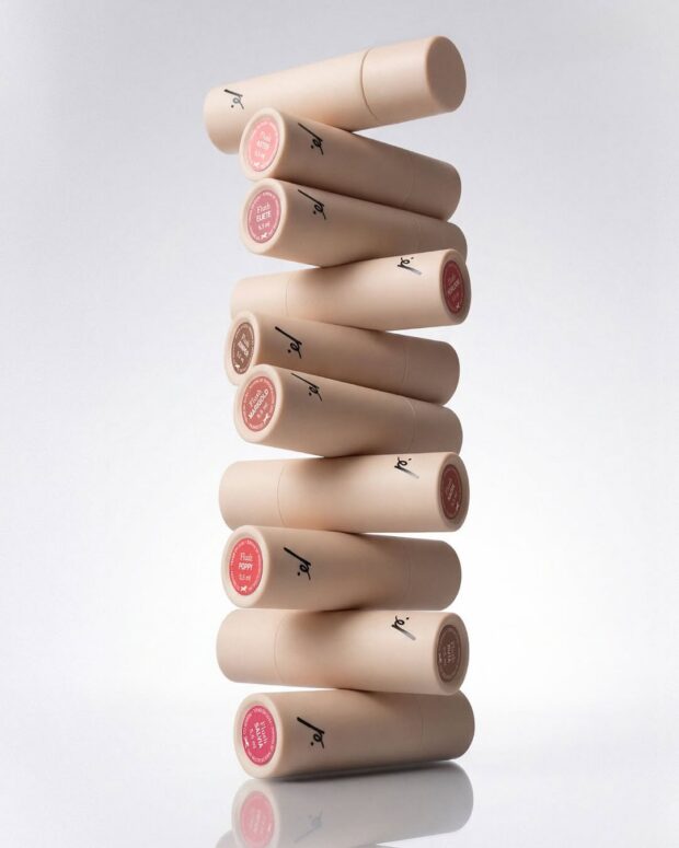 Listamos 10 maquiagens multifuncionais para simplificar o nécessaire do verão maquiagens multifuncionais