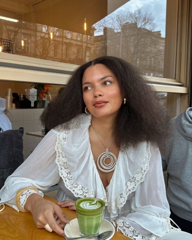 7 penteados para cabelos crespos para se inspirar neste final de ano penteados para cabelos crespos