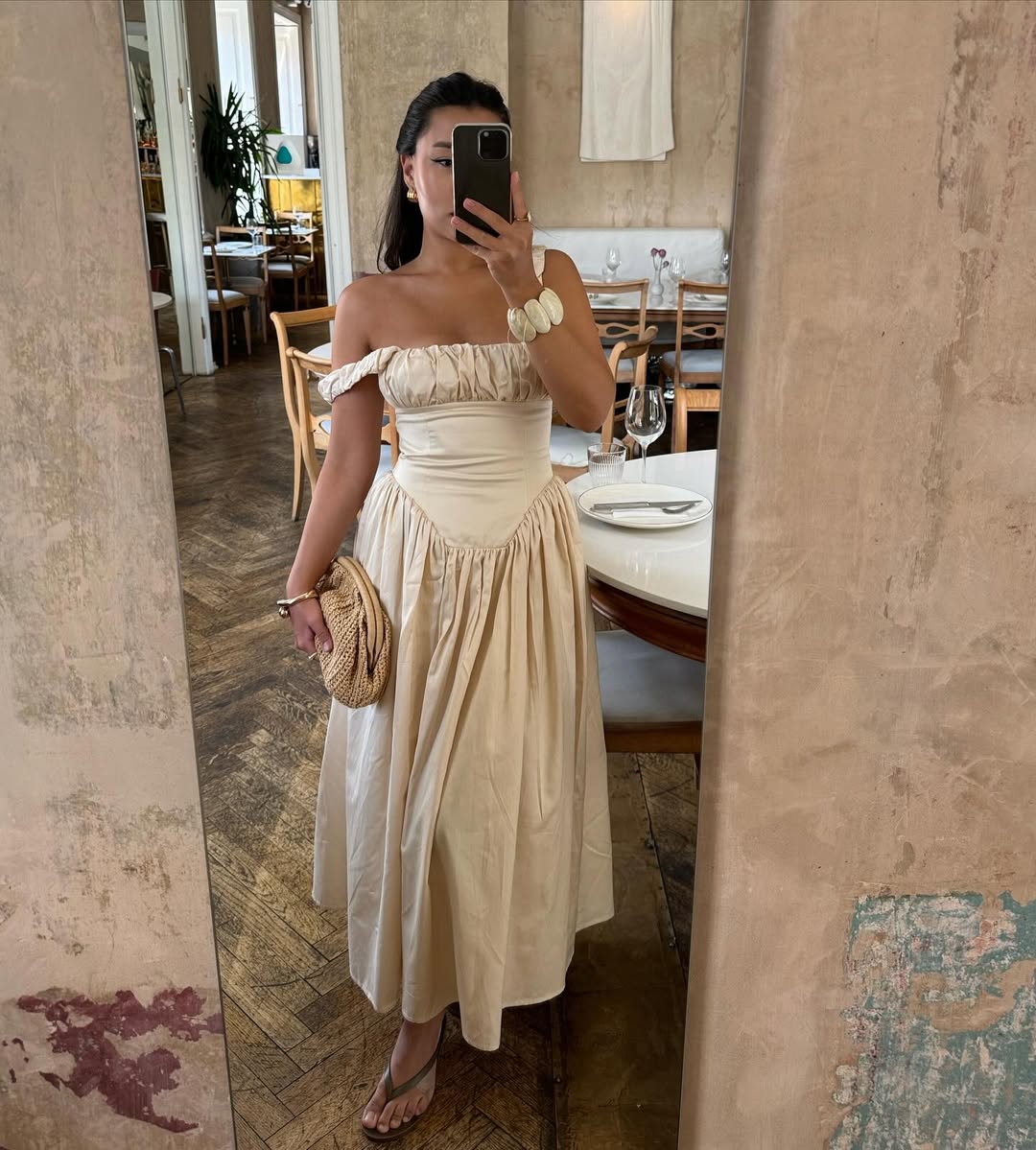 5 jeitos de usar a clutch de palha para incrementar os looks da temporada Clutch de palha 3