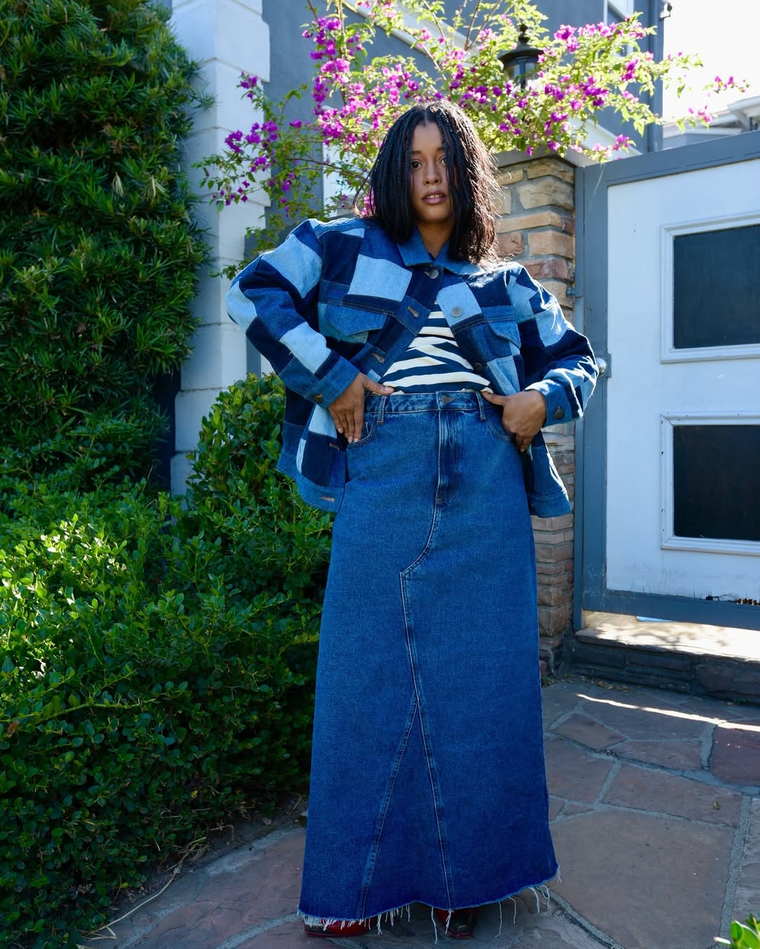 É assim que as fashionistas estão usando os looks total jeans no street style Looks all jeans 6