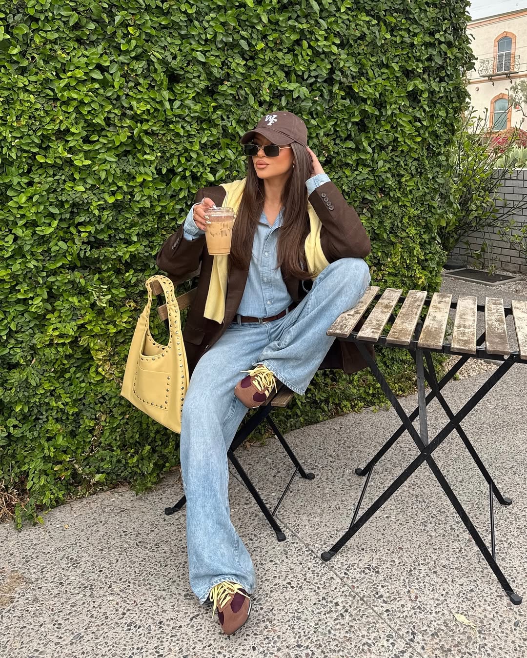 É assim que as fashionistas estão usando os looks total jeans no street style Looks all jeans 7