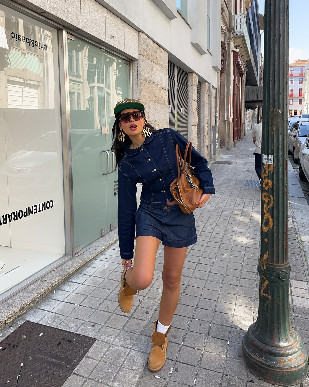 É assim que as fashionistas estão usando os looks total jeans no street style Looks all jeans 8