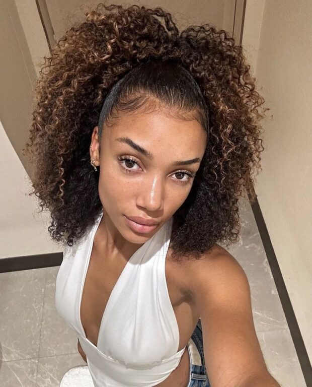7 penteados para cabelos crespos para se inspirar neste final de ano penteados para cabelos crespos