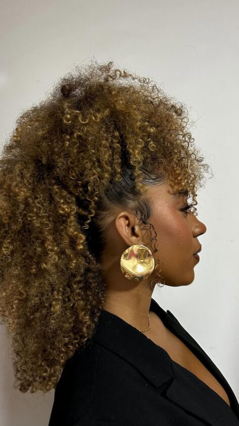 7 penteados para cabelos crespos para se inspirar neste final de ano penteados para cabelos crespos