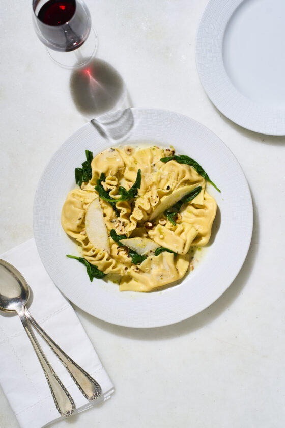 PANZEROTTI DE CHEVRE BOURSIN RIMA COM PERA FRESCA E RASPAS DE LIMAO MESA III CREDITOS Lais Acsa