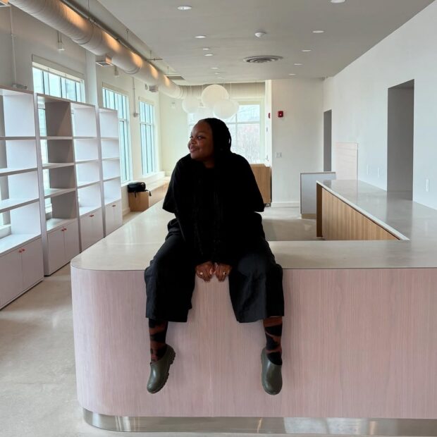 Este sapato estranho está conquistando as fashionistas no street style sapato estranho