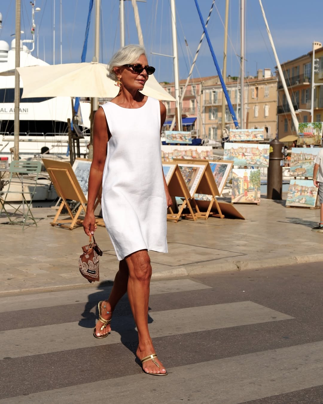 Vestido branco curto e soltinho 5