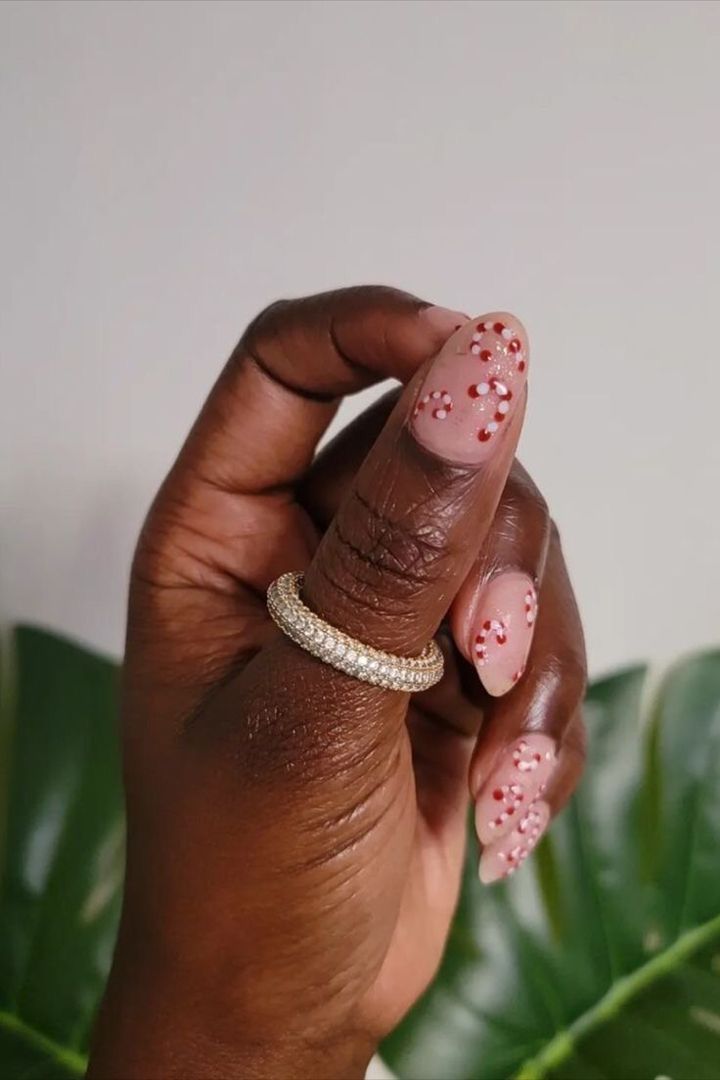 7 inspirações de unhas para o Natal para entrar no clima da temporada unhas para o Natal