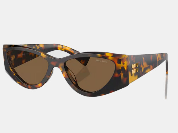 7 acessórios de verão essenciais da estação acessorios de verao dez1 Miu Miu