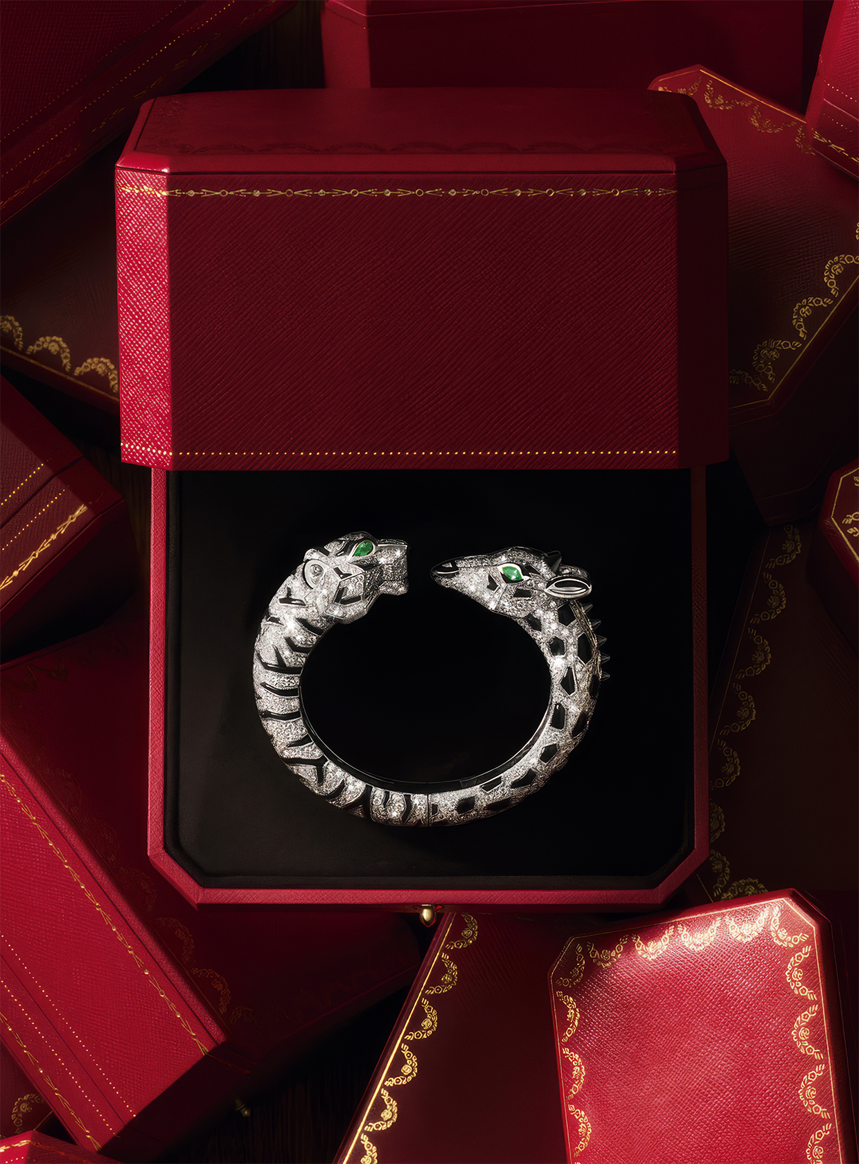 bc PUDI10833 Celebrations EOY Indomptables Bracelet WGDIA Social 24x30 Static Topaz Gigapixel 4x scale