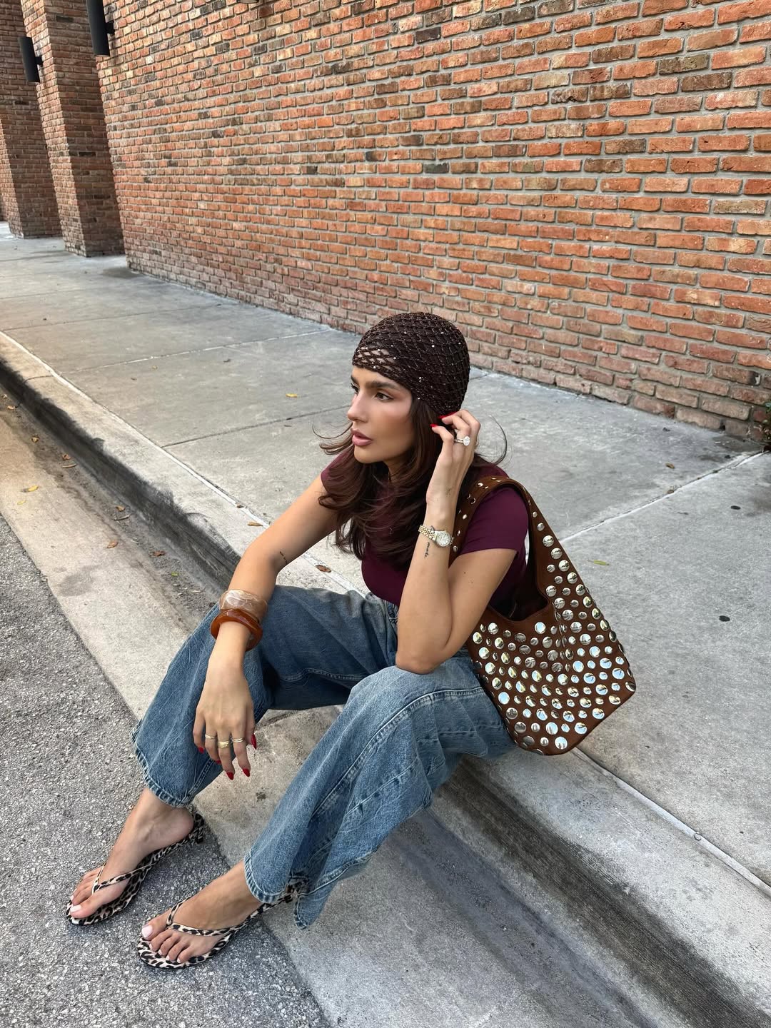 A sandália de dedo e saltinho é uma das favoritas do verão sandalia de dedo e saltinho