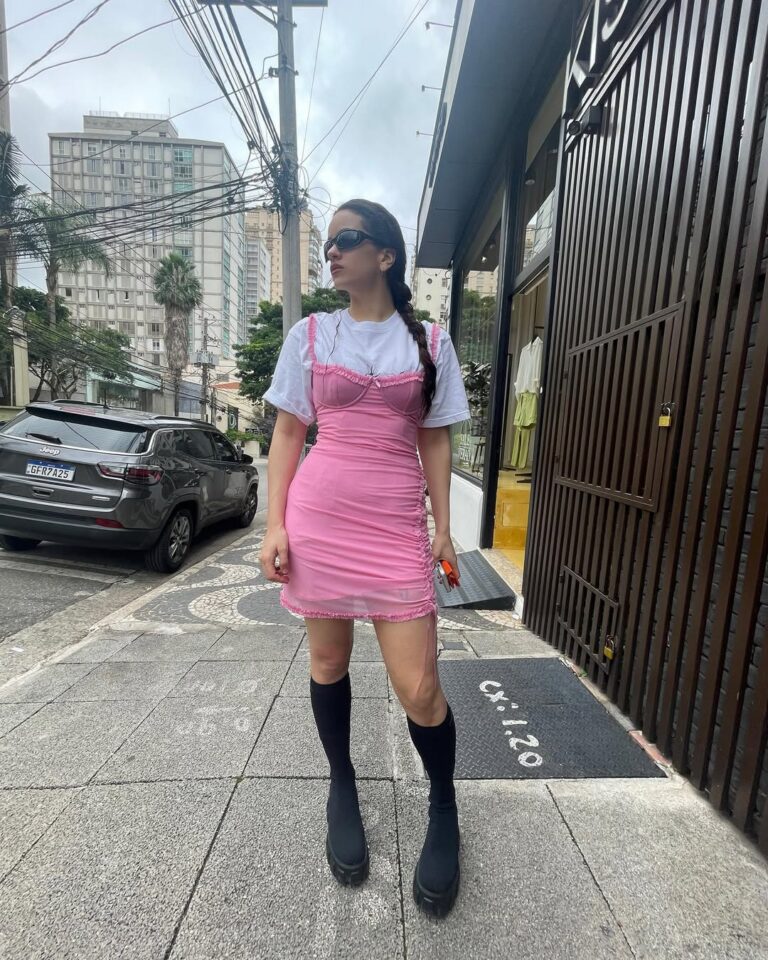 7 looks da Rosalía para se inspirar neste verão looks da rosalía para repetir no verão