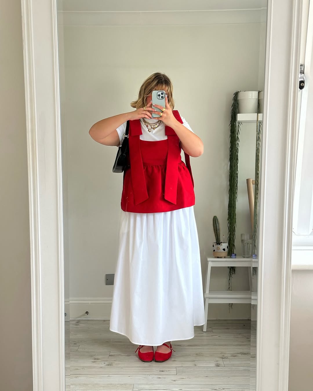 Estes looks com blusa vermelha são estilosos e fáceis de reproduzir looks com blusa vermelha