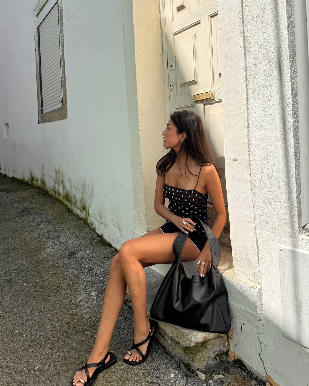 5 sandálias de couro que podem ser levadas às produções de verão sandálias de couro