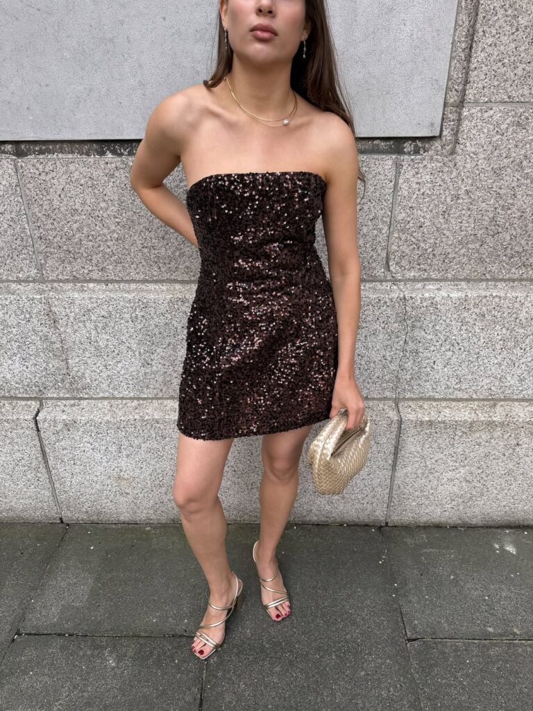 5 jeitos de inserir a sandália dourada nos looks de fim de ano looks com sandália dourada para as festas de fim de ano