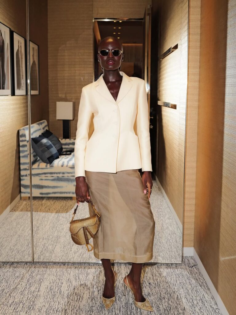 5 jeitos de inserir a sandália dourada nos looks de fim de ano looks com sandália dourada para as festas de fim de ano