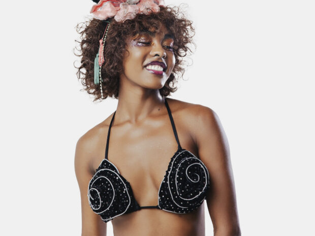 Look de carnaval: 21 peças para entrar no clima da folia Look de carnaval 8jan26 Dercy